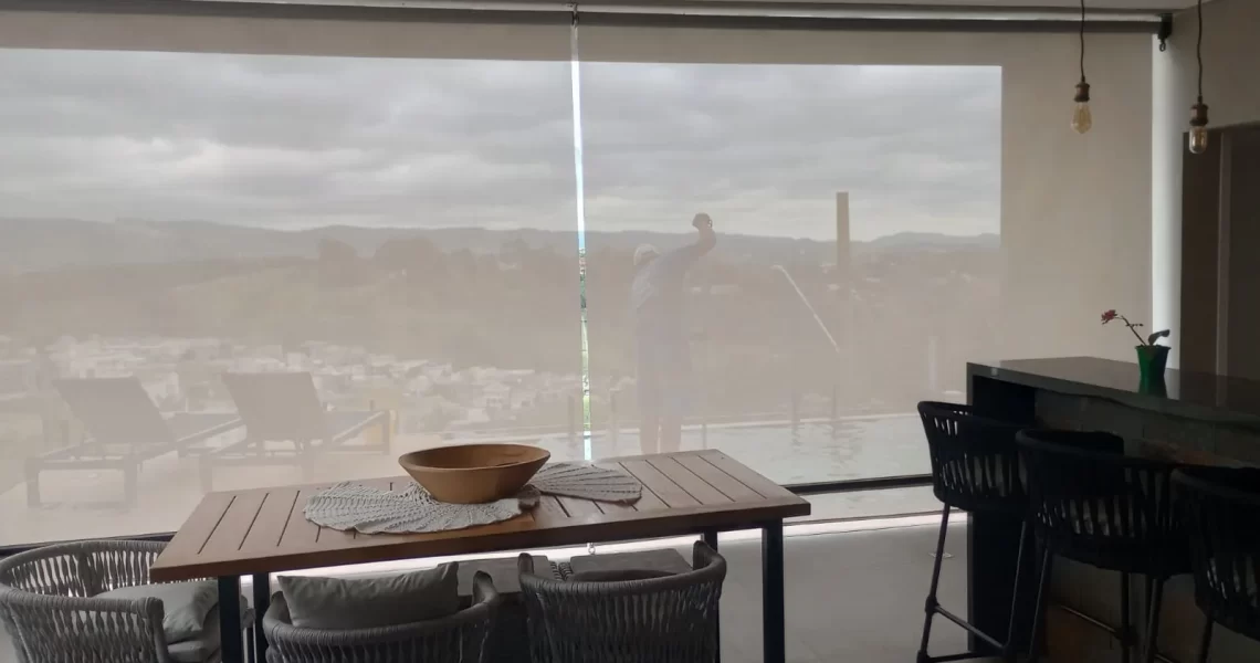 Toldo instalado em residência em Itu