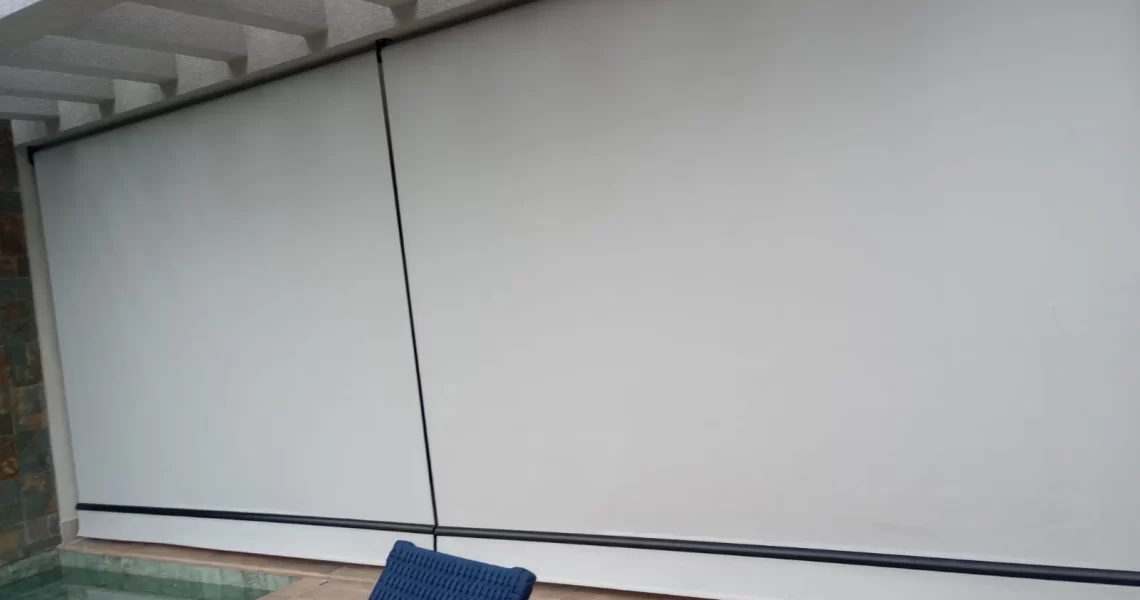 Cortina externa em varanda em Itu